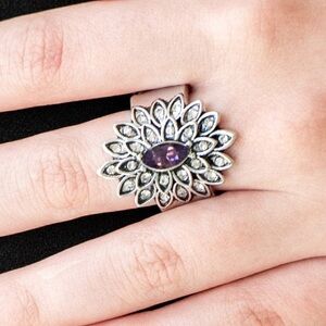 NWT Purple & White Rhinestone w/ Petals Ring
